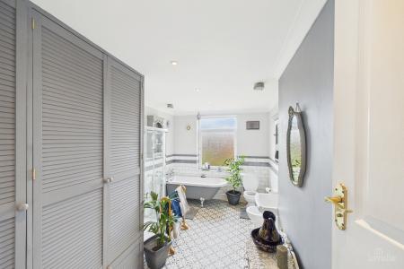 3 bedroom Terraced House for sale in Chapel Lane, Barton-upon-Humber, North Lincolnshire, DN18