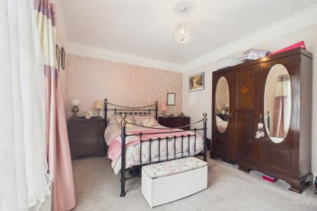 3 bedroom Terraced House for sale in Chapel Lane, Barton-upon-Humber, North Lincolnshire, DN18