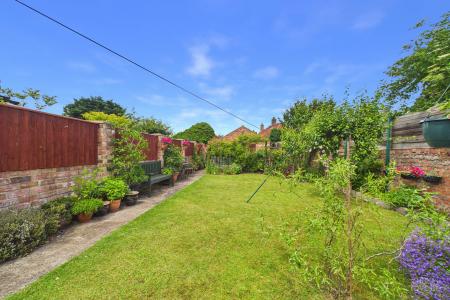 3 bedroom Terraced House for sale in Chapel Lane, Barton-upon-Humber, North Lincolnshire, DN18