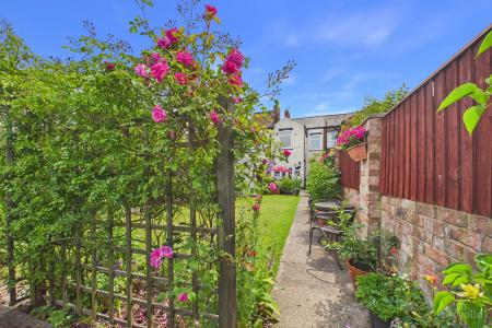 3 bedroom Terraced House for sale in Chapel Lane, Barton-upon-Humber, North Lincolnshire, DN18