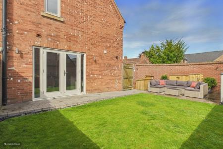 3 bedroom Semi-detached house for sale in Coach Well Gardens, Barton-upon-Humber, North Lincolnshire, DN18