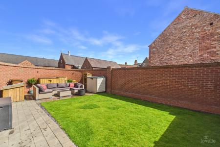 3 bedroom Semi-detached house for sale in Coach Well Gardens, Barton-upon-Humber, North Lincolnshire, DN18