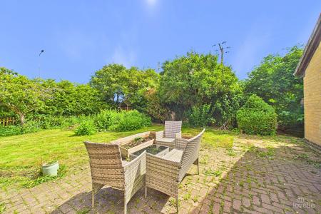 3 bedroom Semi-detached bungalow for sale in Sands Lane, South Ferriby, North Lincolnshire, DN18