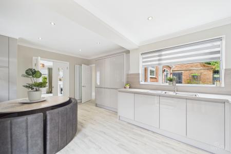 3 bedroom Detached bungalow for sale in Barton Street, Barrow-upon-Humber, North Lincolnshire, DN19
