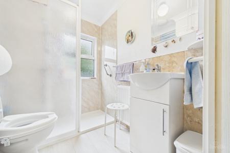 2 bedroom Park home for sale in Barton Broads Park, Barton-upon-Humber, North Lincolnshire, DN18