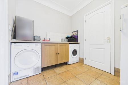 5 bedroom Detached house for sale in Chapter House - Middlegate Mews, Melton Ross, North Lincolnshire, DN38