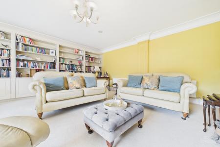 5 bedroom Detached house for sale in Chapter House - Middlegate Mews, Melton Ross, North Lincolnshire, DN38