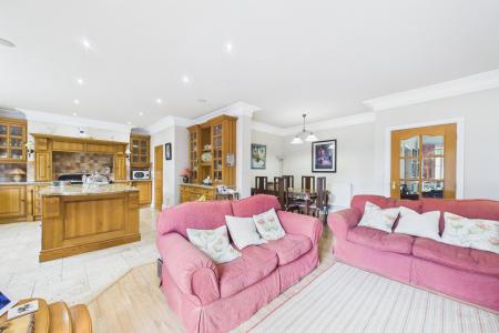 5 bedroom Detached house for sale in Chapter House - Middlegate Mews, Melton Ross, North Lincolnshire, DN38