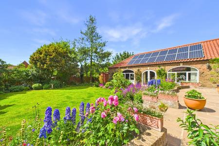 5 bedroom Detached house for sale in Chapter House - Middlegate Mews, Melton Ross, North Lincolnshire, DN38