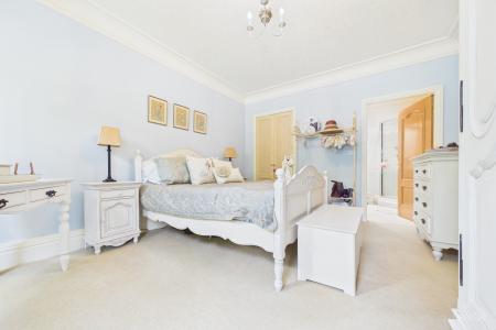 5 bedroom Detached house for sale in Chapter House - Middlegate Mews, Melton Ross, North Lincolnshire, DN38