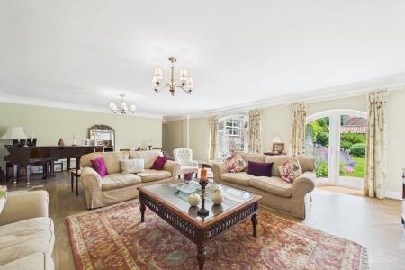 5 bedroom Detached house for sale in Chapter House - Middlegate Mews, Melton Ross, North Lincolnshire, DN38
