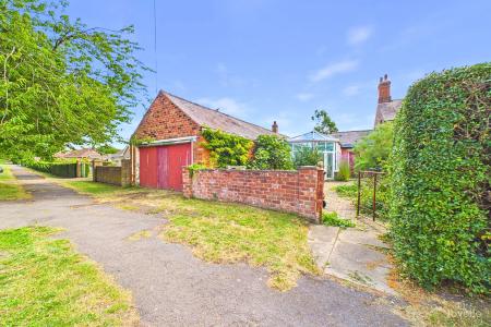 3 bedroom Semi-detached house for sale in Howe Lane, Goxhill, North Lincolnshire, DN19