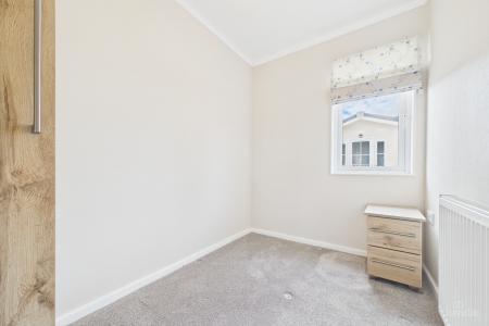 2 bedroom Park home for sale in Barton Broads Park, Barton-upon-Humber, North Lincolnshire, DN18