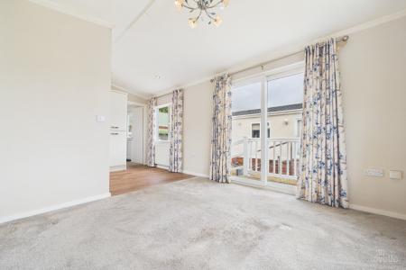2 bedroom Park home for sale in Barton Broads Park, Barton-upon-Humber, North Lincolnshire, DN18
