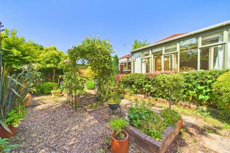 2 bedroom Detached bungalow for sale in Finchley Close, Barton-upon-Humber, North Lincolnshire, DN18