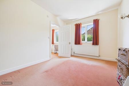 2 bedroom Detached bungalow for sale in Finchley Close, Barton-upon-Humber, North Lincolnshire, DN18