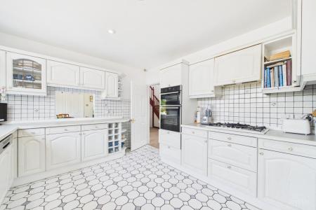 4 bedroom Detached house for sale in Ferriby Road, Barton-upon-Humber, North Lincolnshire, DN18