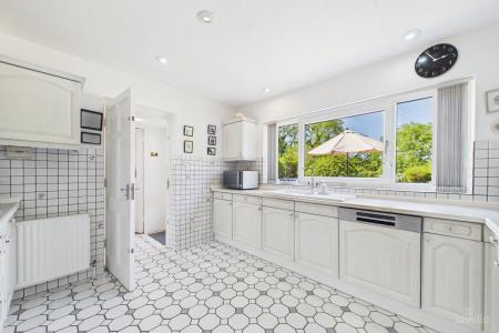 4 bedroom Detached house for sale in Ferriby Road, Barton-upon-Humber, North Lincolnshire, DN18