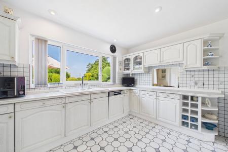 4 bedroom Detached house for sale in Ferriby Road, Barton-upon-Humber, North Lincolnshire, DN18