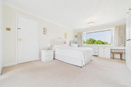 4 bedroom Detached house for sale in Ferriby Road, Barton-upon-Humber, North Lincolnshire, DN18
