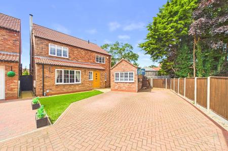 4 bedroom Detached house for sale in Franklin Way, Barrow-Upon-Humber, DN19