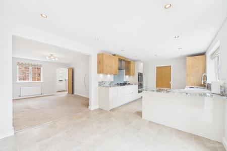 4 bedroom Detached house for sale in Franklin Way, Barrow-Upon-Humber, DN19