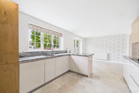 4 bedroom Detached house for sale in Franklin Way, Barrow-Upon-Humber, DN19