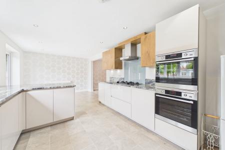 4 bedroom Detached house for sale in Franklin Way, Barrow-Upon-Humber, DN19
