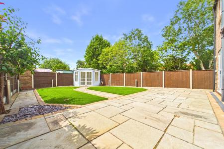4 bedroom Detached house for sale in Franklin Way, Barrow-Upon-Humber, DN19