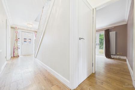 4 bedroom Detached house for sale in The Close, Goxhill, DN19