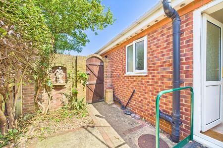 2 bedroom Detached bungalow for sale in Finchley Close, Barton-Upon-Humber, DN18