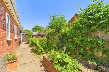 2 bedroom Detached bungalow for sale in Finchley Close, Barton-Upon-Humber, DN18