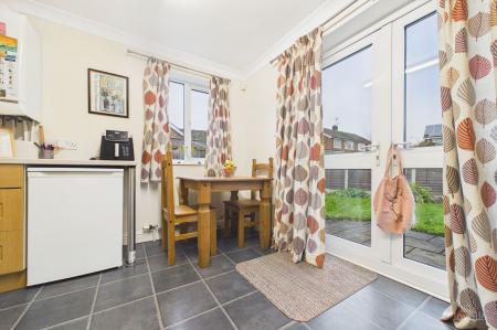 2 bedroom Semi-detached house for sale in Hawthorne Close, Winterton, DN15