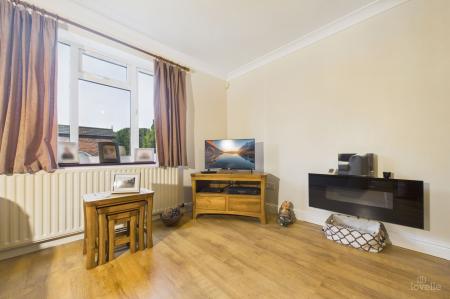 2 bedroom Semi-detached house for sale in Hawthorne Close, Winterton, DN15