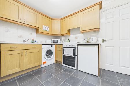 2 bedroom Semi-detached house for sale in Hawthorne Close, Winterton, DN15