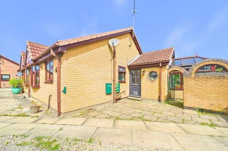 3 bedroom Semi-detached bungalow for sale in Sands Lane, South Ferriby, DN18