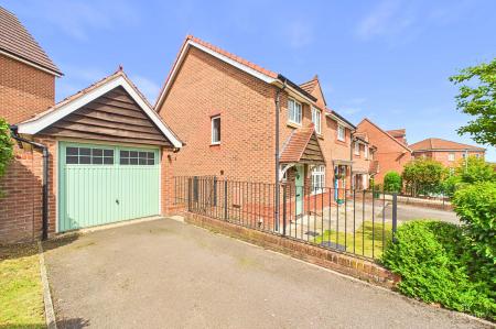 3 bedroom End of terrace house for sale in Clipson Crest, Barton-Upon-Humber, DN18