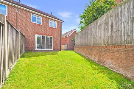 3 bedroom End of terrace house for sale in Clipson Crest, Barton-Upon-Humber, DN18