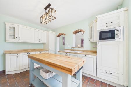 4 bedroom Semi-detached house for sale in Queen Street Barton-Upon-Humber, North Lincolnshire, DN18