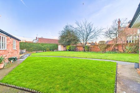 4 bedroom Semi-detached house for sale in Queen Street Barton-Upon-Humber, North Lincolnshire, DN18