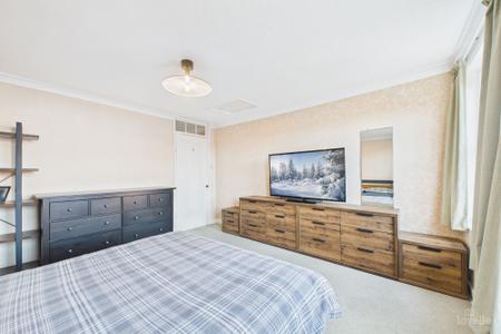 4 bedroom Semi-detached house for sale in Queen Street Barton-Upon-Humber, North Lincolnshire, DN18