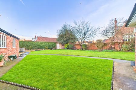 4 bedroom Semi-detached house for sale in Queen Street Barton-Upon-Humber, North Lincolnshire, DN18