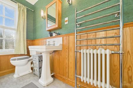 4 bedroom Semi-detached house for sale in Queen Street Barton-Upon-Humber, North Lincolnshire, DN18