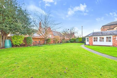 4 bedroom Semi-detached house for sale in Queen Street Barton-Upon-Humber, North Lincolnshire, DN18