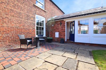 4 bedroom Semi-detached house for sale in Queen Street Barton-Upon-Humber, North Lincolnshire, DN18