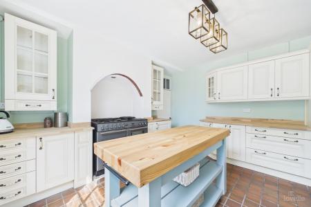 4 bedroom Semi-detached house for sale in Queen Street Barton-Upon-Humber, North Lincolnshire, DN18