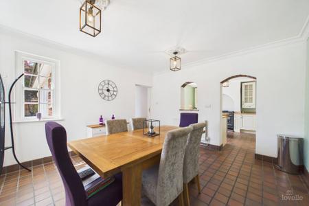4 bedroom Semi-detached house for sale in Queen Street Barton-Upon-Humber, North Lincolnshire, DN18