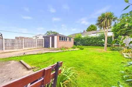 3 bedroom Bungalow for sale in Meadow Avenue, Ulceby, DN39