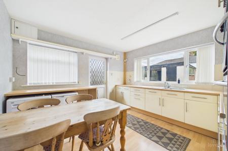 3 bedroom Bungalow for sale in Meadow Avenue, Ulceby, DN39