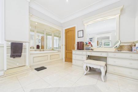5 bedroom Detached house for sale in Middlegate Mews, Melton Ross, DN38